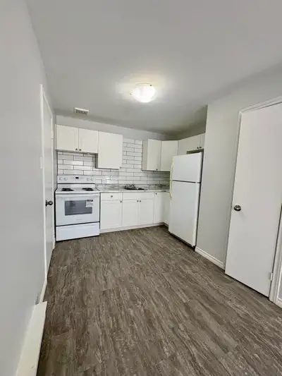 Renovated 2 bedroom apartment, with laundry, close to Sydney and CBU. It features, 2 big bedrooms wi...