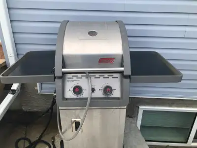 Coleman Naural gas BBQ- great shape used very little comes with cover and has temp gauge and push bu...