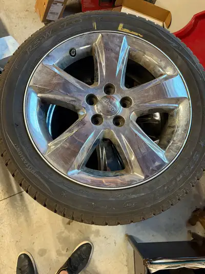 Snows on factory wheels for 2007-2017 jeep compass or patriot. Used 2 winters. 705-927-1734