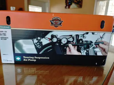 Pompe a pression Harley D. pour suspension $45. Protège-cou cuir- flanelle $20. Gant court $10 gant...