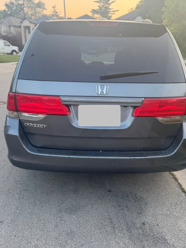 8 Passenger 2010 Honda Odyssey EX, FWD with DVD & leather seats in Cars & Trucks in Hamilton - Image 2