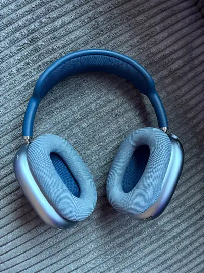 AirPod max (lightning cable), View more