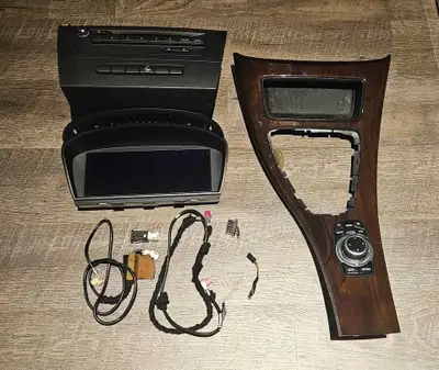Genuine BMW parts CIC IDrive Navigation parts. Out of a 2011 3 series but is an upgrade for any 2006...