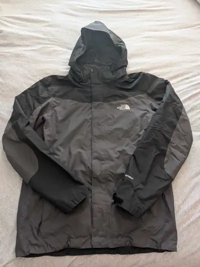 Mens Medium, Spring/Fall Raincoat or light winter coat. Used, great condition. Left sleeve one butto...