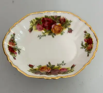 Old Country Roses Royal Albert England Bone China. $19 each oval sweet dish. Excellent condition Dis...