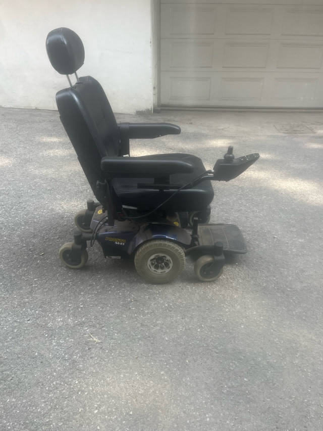 fauteuil roulant électrique dans Santé et besoins spéciaux  à Ville de Montréal