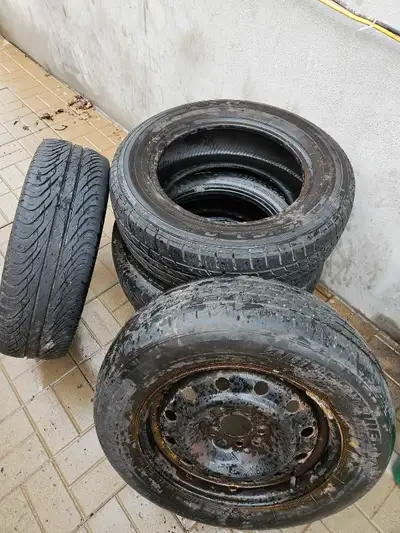 5 pneus 216/65/R16 Usagé a donner