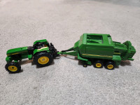 John Deere Tractor 3350 with 100 Diecast Square Baler