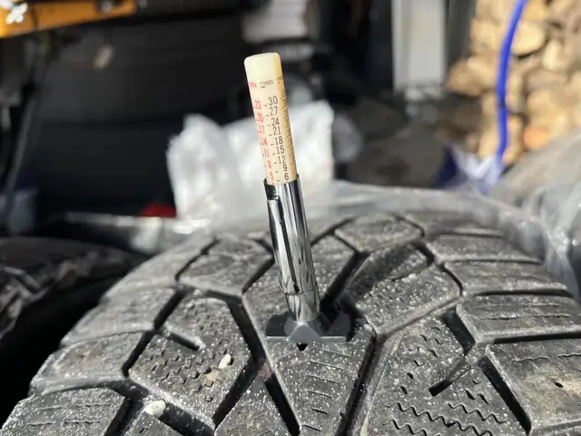 Used General Tire Altimax Artic 12 . 215/65 R17 in Tires & Rims in Ottawa - Image 6