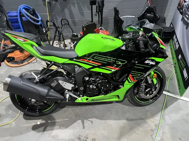 2024 Kawasaki ninja ZX-6R in Sport Bikes in Edmonton - Image 2