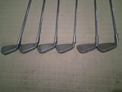 REVERSE GRIP PING i3 BLACK DOT RH 4-9, View more