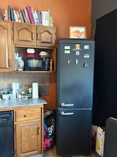 SLOCAN STUDIO SUITE — $1,250/MONTH — PROFESSIONALS WELCOME 5