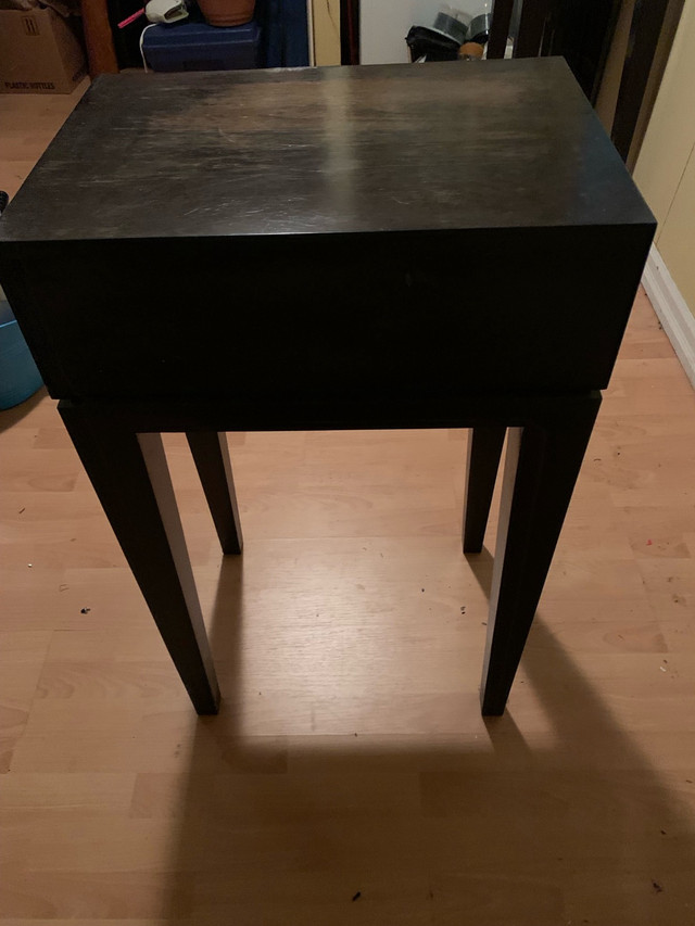 2 real hard wood end tables in Dining Tables & Sets in Mississauga / Peel Region - Image 3