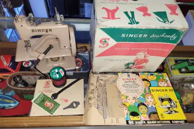 1950s Singer Sewing machine. Sewhandy no 20. Complete with manuals plus original tag. Some old patte...