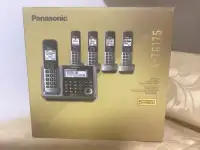 Téléphone Panasonic, 1 base et 5 combinés. Neuf.