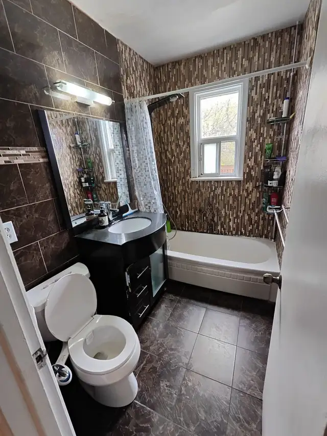 Main Floor Shared room MALES Scarborough in Room Rentals & Roommates in City of Toronto - Image 9