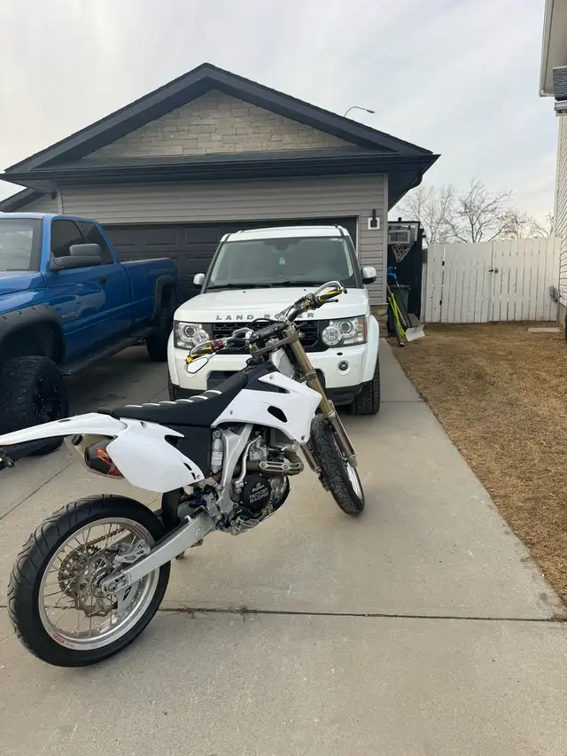 2007 Yamaha wr450 SUPERMOTO STREET LEGAL in Sport Bikes in Calgary - Image 7