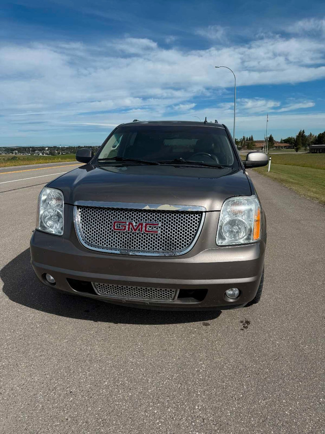 2012 yukon denali xl in Cars & Trucks in Lethbridge