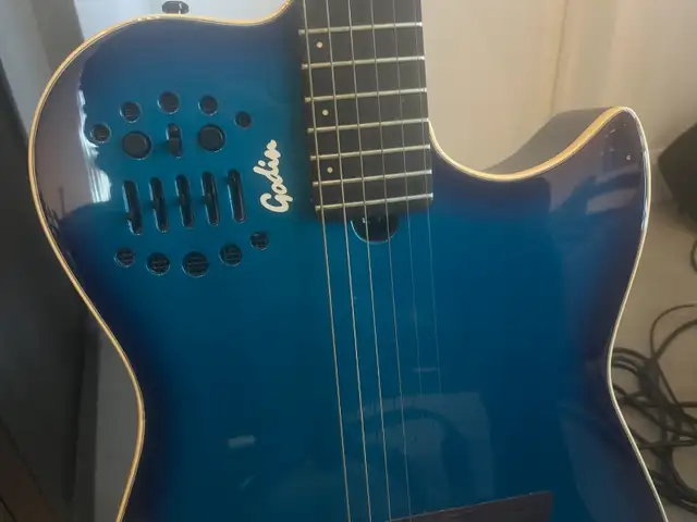 Guitare Godin Multiac Steel Blue HG in Guitars in Laval / North Shore - Image 4