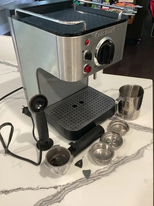 Cuisinart Expresso Machine in Coffee Makers in Norfolk County - Image 4
