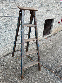 VINTAGE WOODEN LADDER 4 RUNG HEAVY SOLID COMPLETE