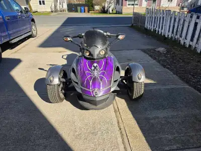 MAGOG Spyder rs 2013 a vendre 39 363km au compteur Pret pour la saison Housse inclus Chargeur a batt...