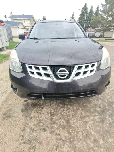 2013 Nissan rouge Special edition Runs and drives great Serviced regularly Clean interior Has remote...