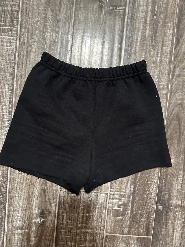Women’s Medium Shorts in Women's - Bottoms in Mississauga / Peel Region - Image 2