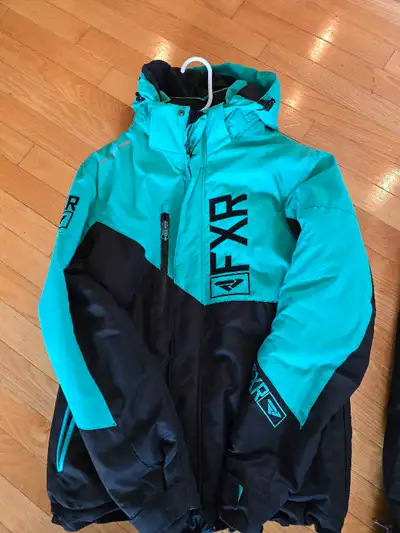 Ensemble motoneige fxr pour femme grandeur 8 en bonne condition peut porter