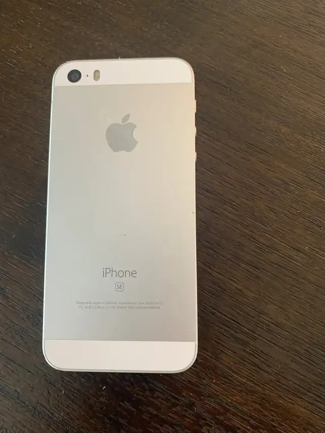 iPhone SE in Cell Phones in Vernon - Image 3
