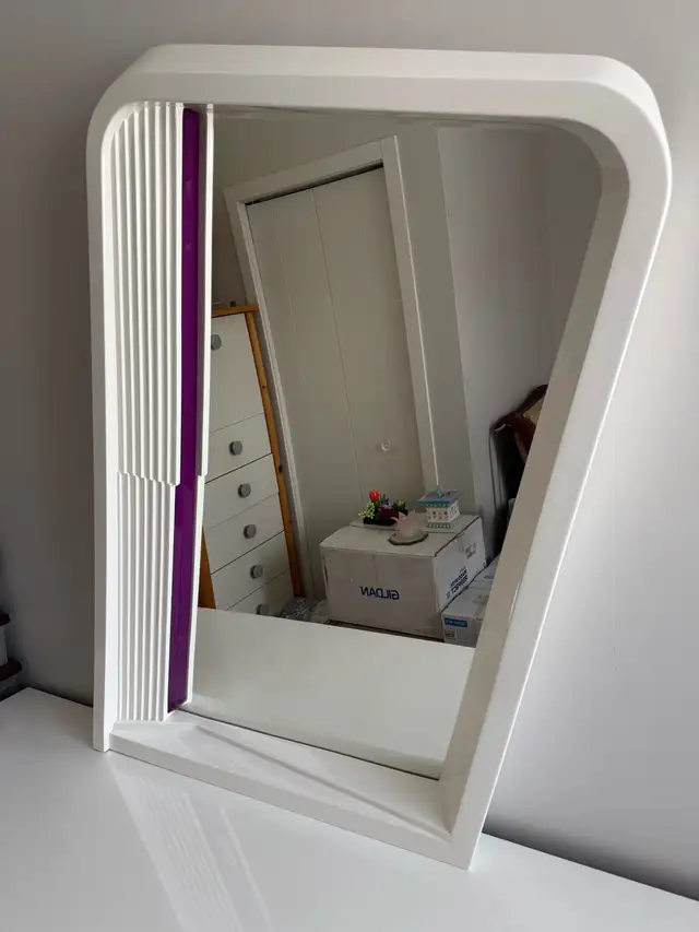 retro dresser with light up mirror in Dressers & Wardrobes in Strathcona County - Image 3