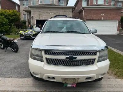 2011 Chevy avalanche Limited edition fully loaded with memory seats, hot/cold leather seat, settings...