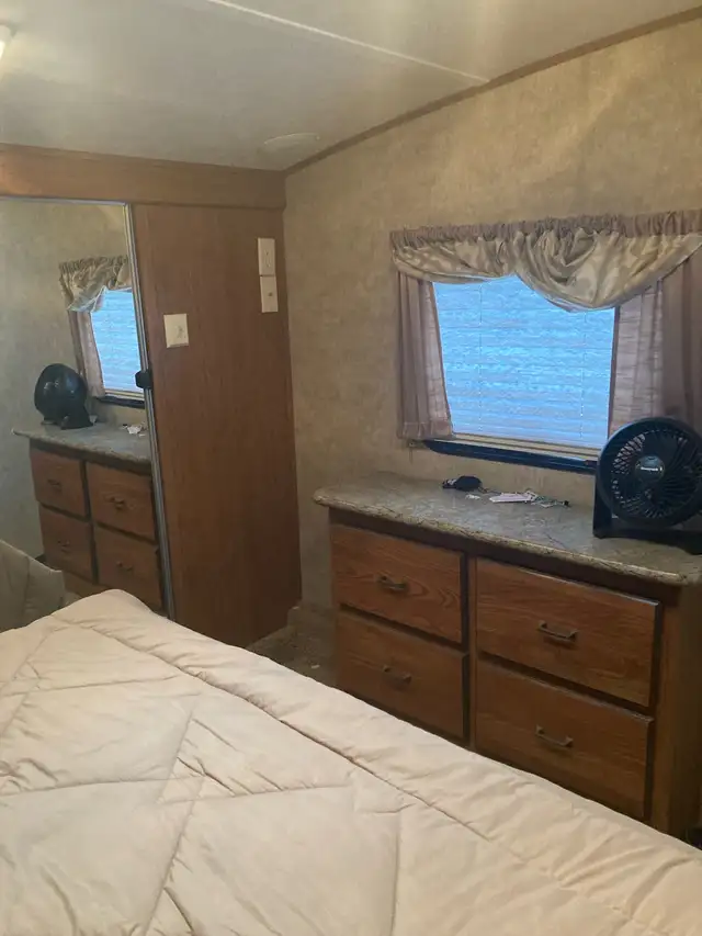 2012 sabre 32bhts 5th wheel in Travel Trailers & Campers in Bedford - Image 11