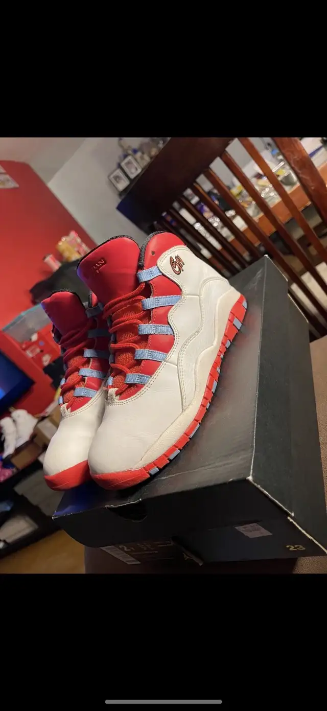 Jordan 10 Retro in Men's Shoes in Mississauga / Peel Region - Image 2