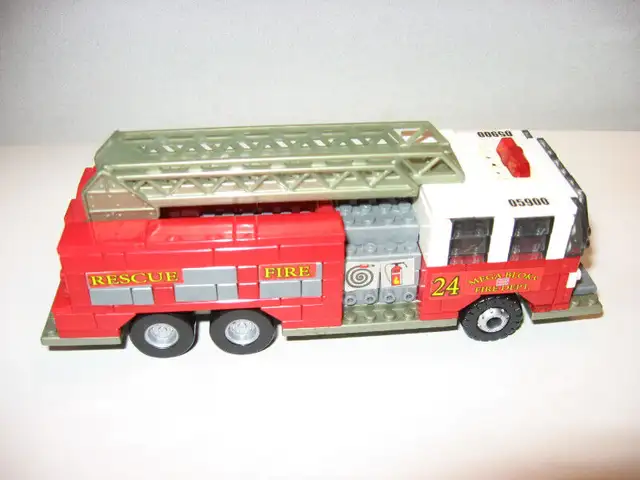 tracteur en Tole Mega bloks stavanger matchbox in Arts & Collectibles in Longueuil / South Shore - Image 5