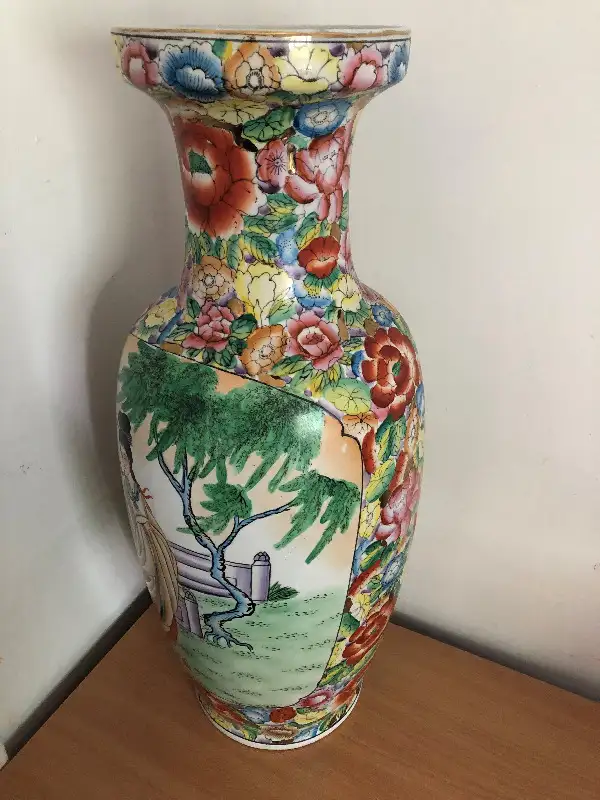 Large 24" Chinese porcelain floor vase traditional Chinese in Arts & Collectibles in Winnipeg - Image 3
