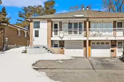 This 5 level backsplit semi-detached house presents a rare opportunity for investors or large famili...