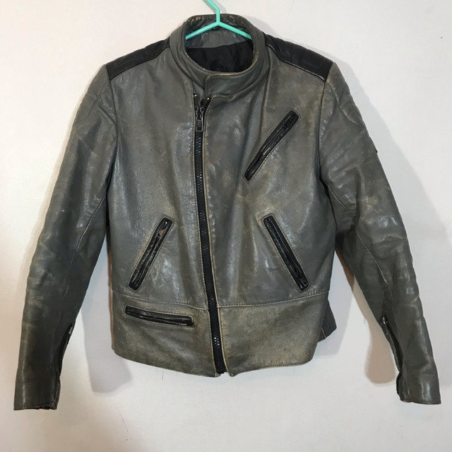 Vintage 60s distressed motorcycle leather jacket dans Femmes - Hauts et vêtements d'extérieur  à Ville de Montréal