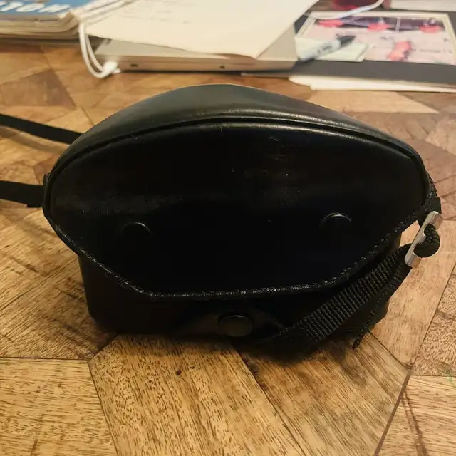 Nikon EM 35mm Film Camera with Nikon 50mm 1:1.8 Series E Lens in Cameras & Camcorders in Ottawa - Image 9