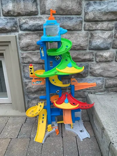 PRICE REDUCED !!! Fisher-Price Little People City Skyway. Set is missing some track. That is why it...