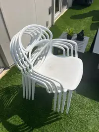 4 plastic white chairs