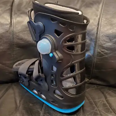 Brand New Air Cast Air Boot Size medium /  large , View more