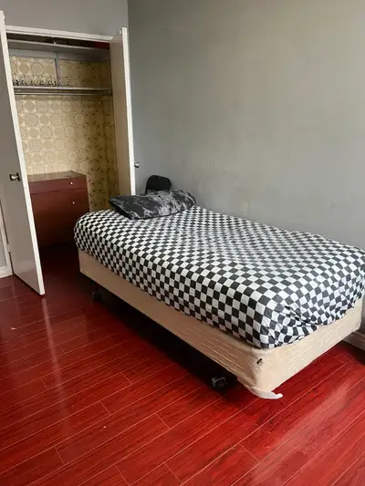 2 bed room Furnished Apt Available for rent Kennedy and Ellesmere, Prefer full time working person ....