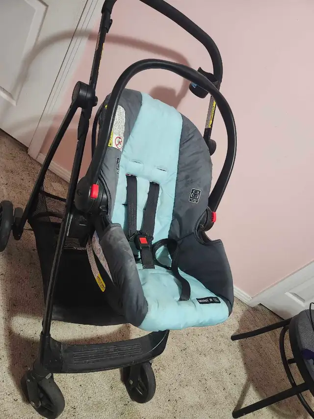 car seat with stoller in Clothing - 12-18 Months in Edmonton - Image 4