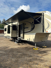 2014 Grand Design Fifth Wheel Trailer  303RLS