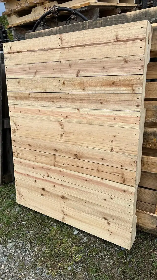 5  Palettes de bois PLEINE,  LIVRAISON disponible ville Québec in Hobbies & Crafts in Québec City - Image 2