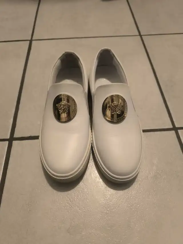 Versace Size 35 Medusa Shoes Sneakers Loafers kicks in Men's Shoes in Markham / York Region - Image 8