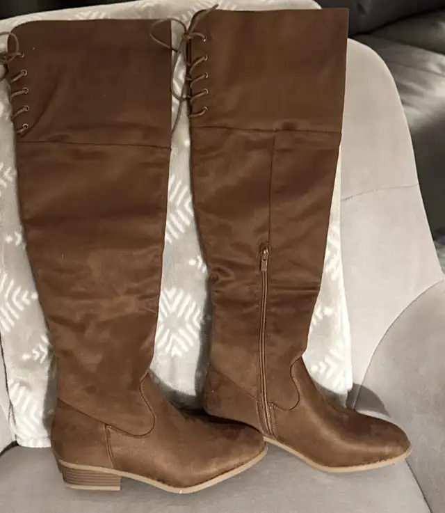 New Woman’s Boots 9 in Women's - Shoes in Markham / York Region - Image 6