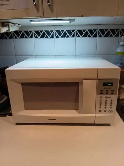 Selling a white Kenmore microwave for sale. 20 X 16 X 12. Features a glass turntable and quick touch...