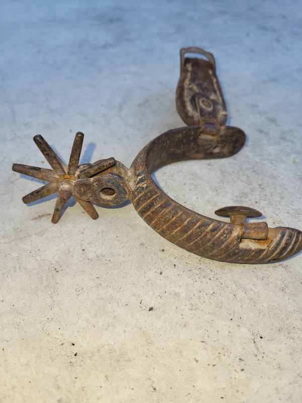 3 old spurs in Arts & Collectibles in Hamilton - Image 3